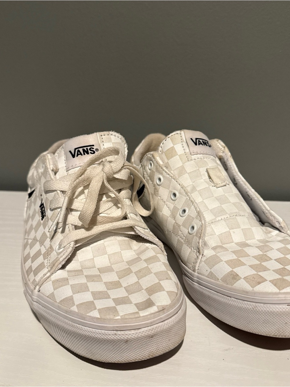 Vans White/Tan Checkerboard Skate Sneakers one shoe missing laces